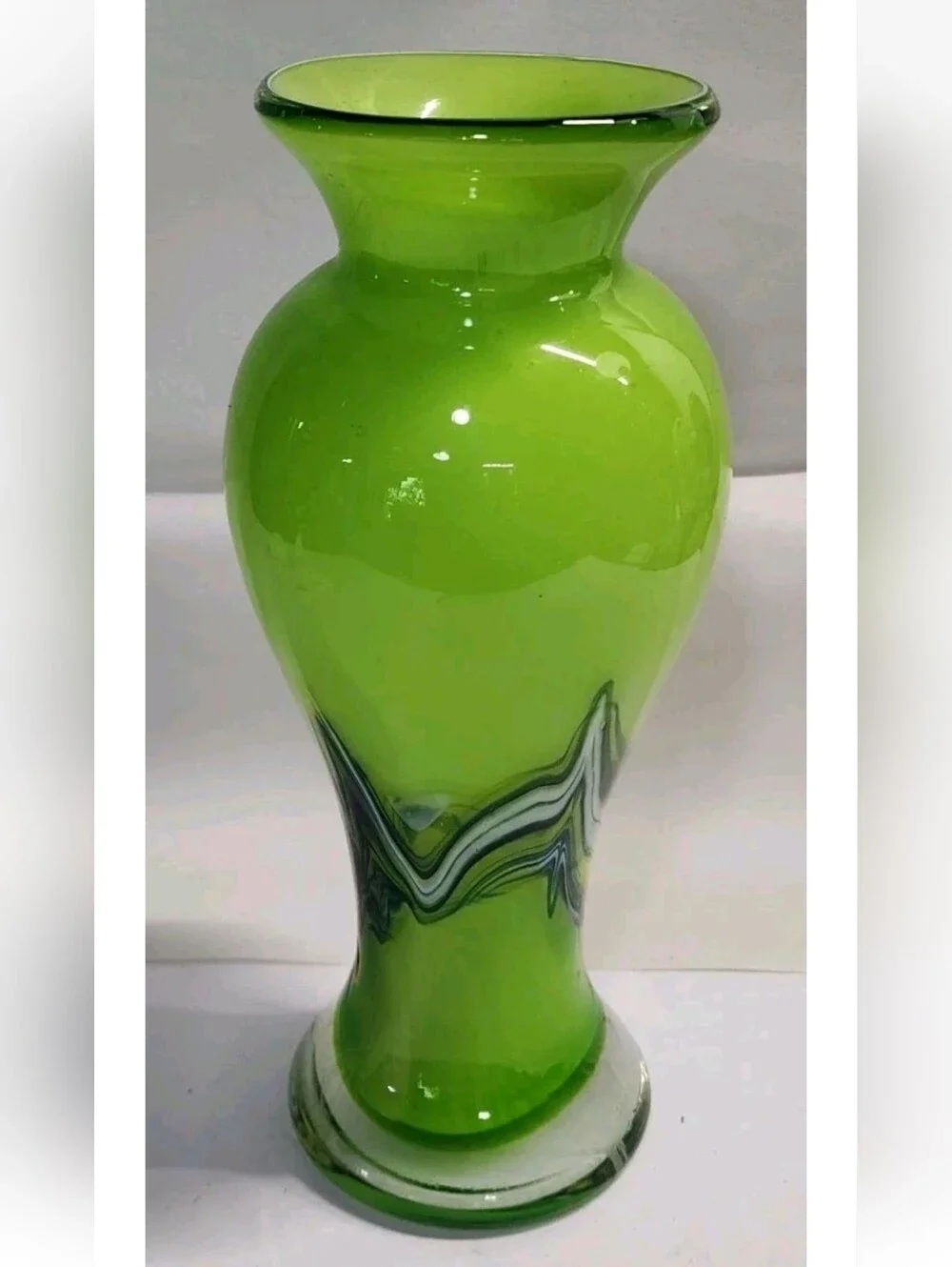 Blown Art Glass Vase Apple Lime Green With Swirls Heavy 10